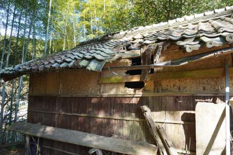 老朽化した家屋のイメージ写真